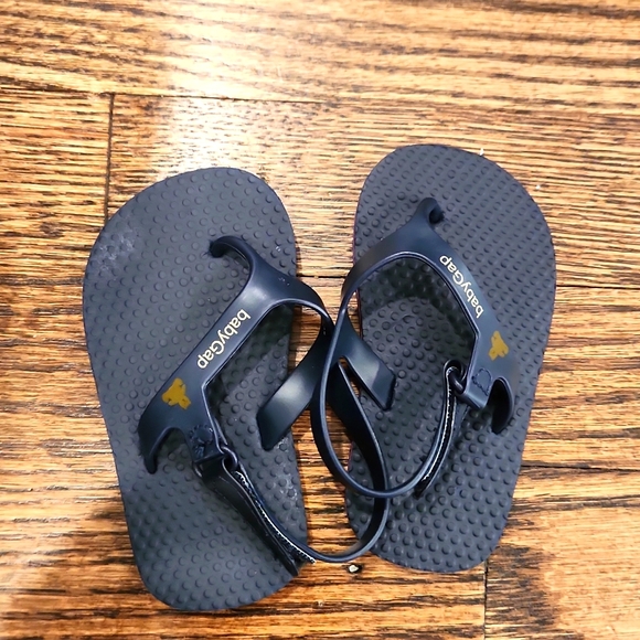 🌟5/25$ OR 7/30$ BABY GAP Navy Sandals - Picture 1 of 3